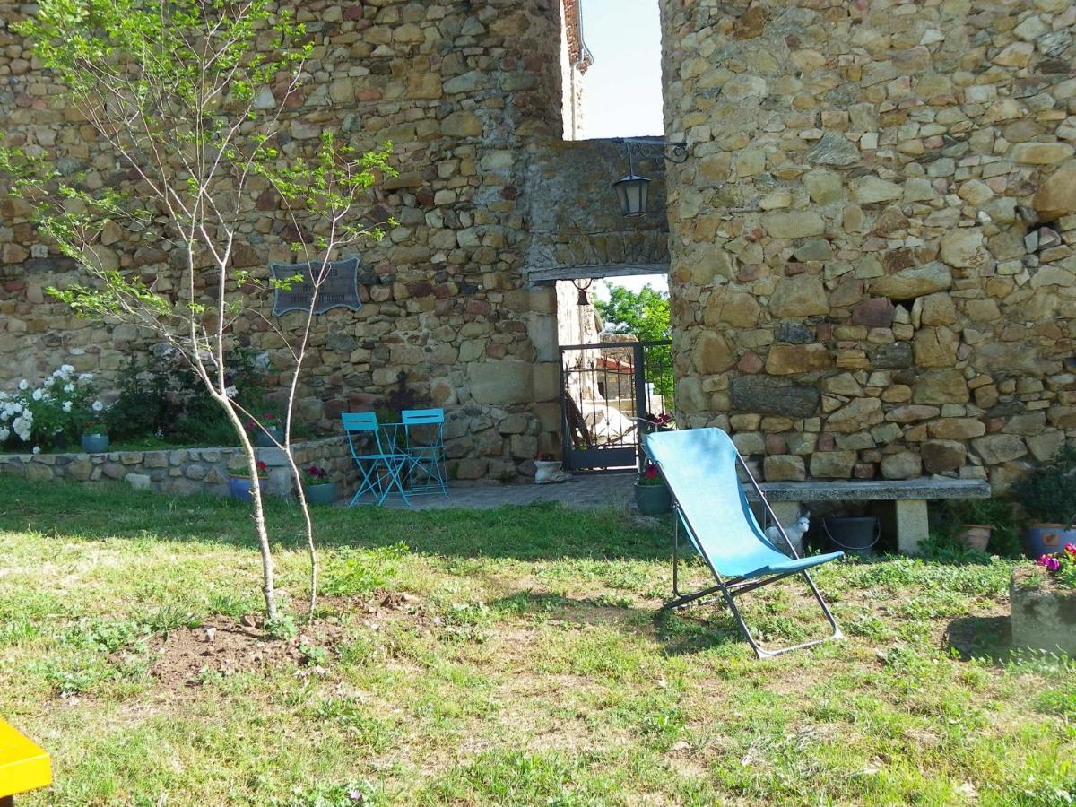 Le Donjon De La Reine Margot Bed & Breakfast Beaumont  Exterior photo